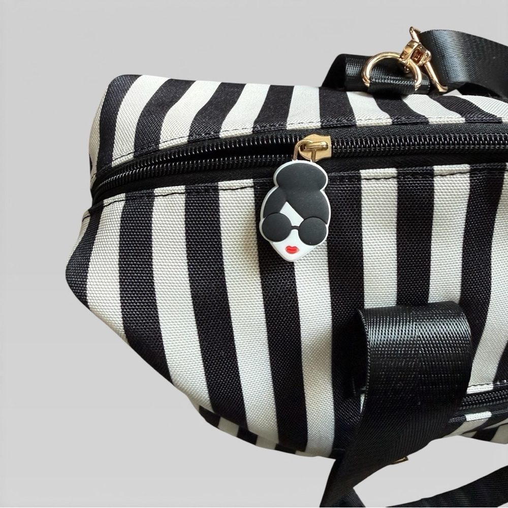 Alice and Olivia X FABFITFUN DUFFLE BAG - NWT - Picture 9 of 9